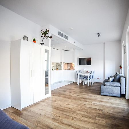 Big City Life Apartments - Bliska Wola Tower A วอร์ซอ ภายนอก รูปภาพ