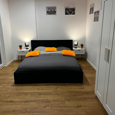 Big City Life Apartments - Bliska Wola Tower A วอร์ซอ ภายนอก รูปภาพ