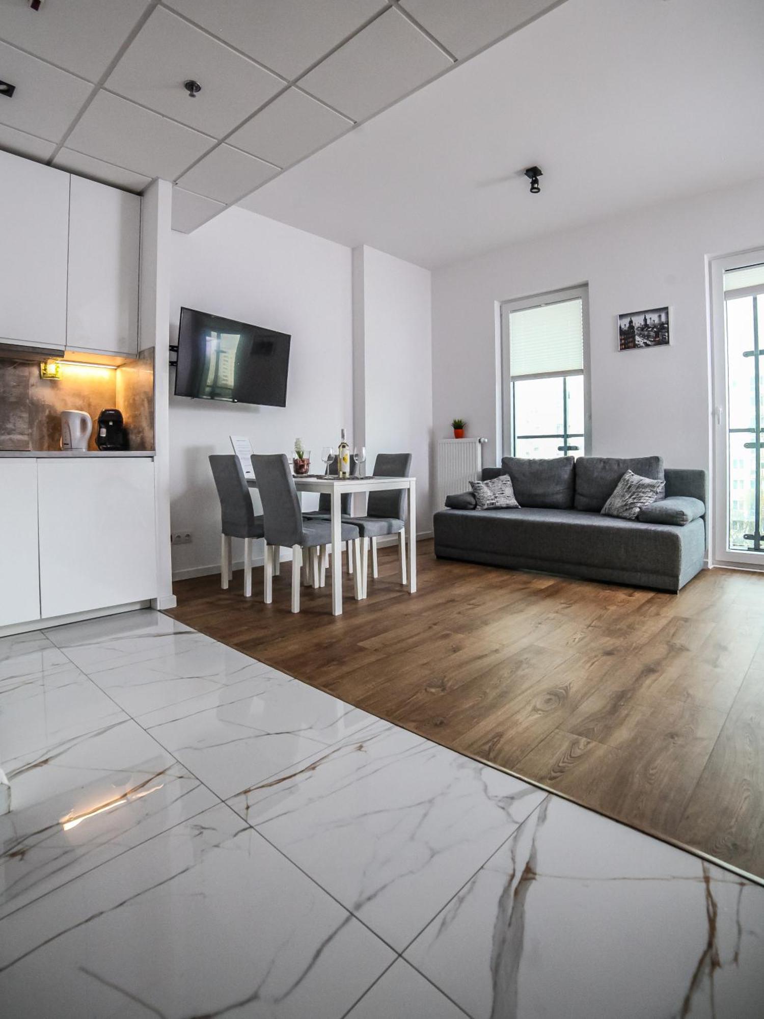 Big City Life Apartments - Bliska Wola Tower A วอร์ซอ ภายนอก รูปภาพ