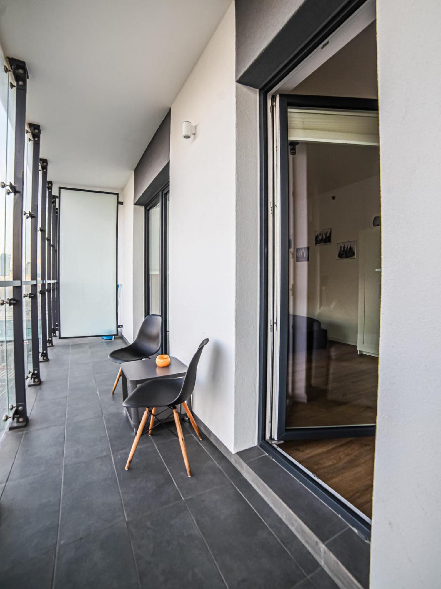 Big City Life Apartments - Bliska Wola Tower A วอร์ซอ ภายนอก รูปภาพ